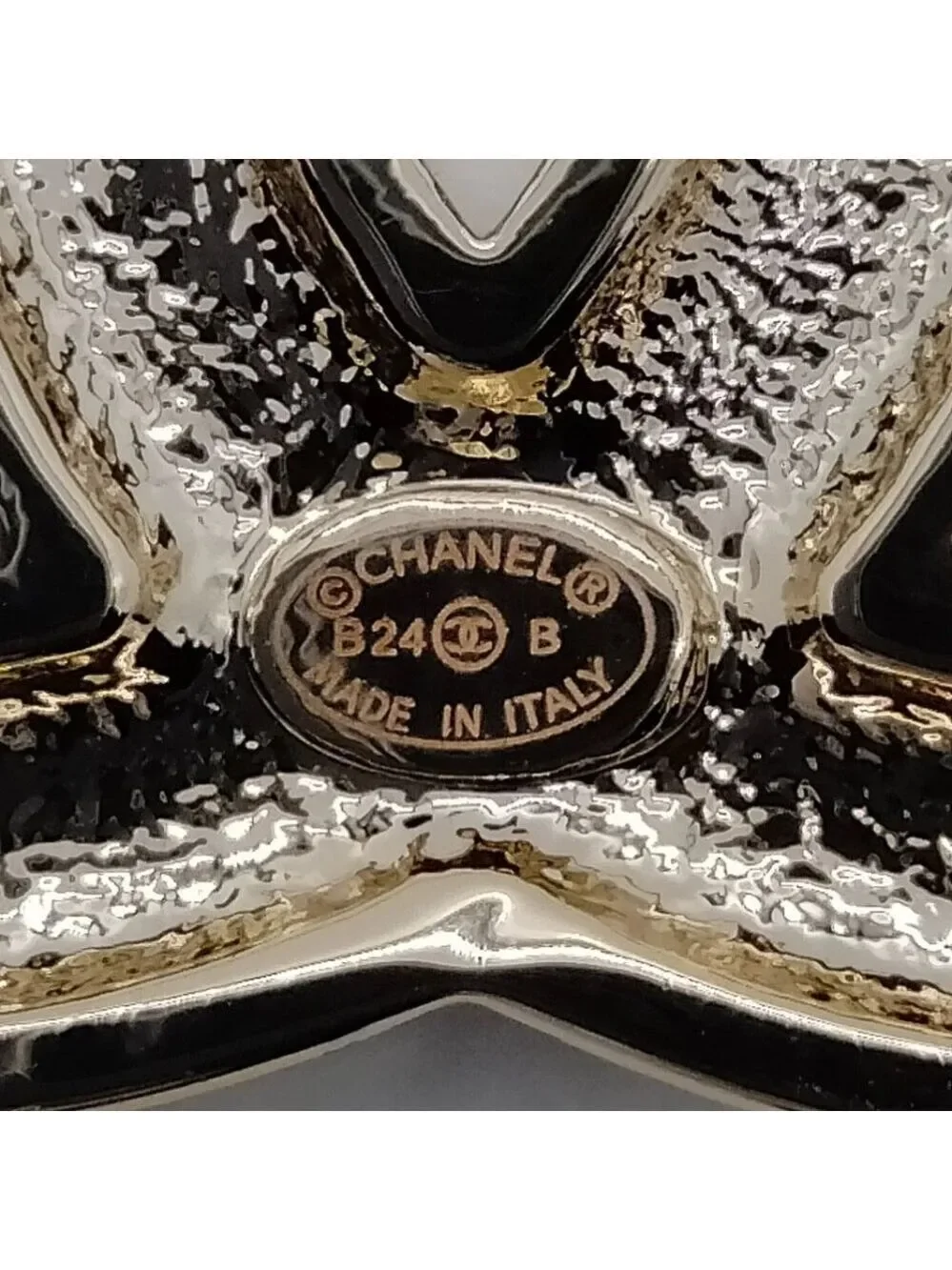 Chanel Brooch Pin Gold Black B24 B 597-050925